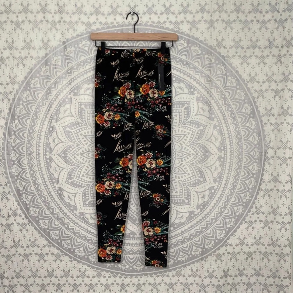 Nwt $14 Viv Collection Butter Soft Leggings Stretch Black Floral One Size M L